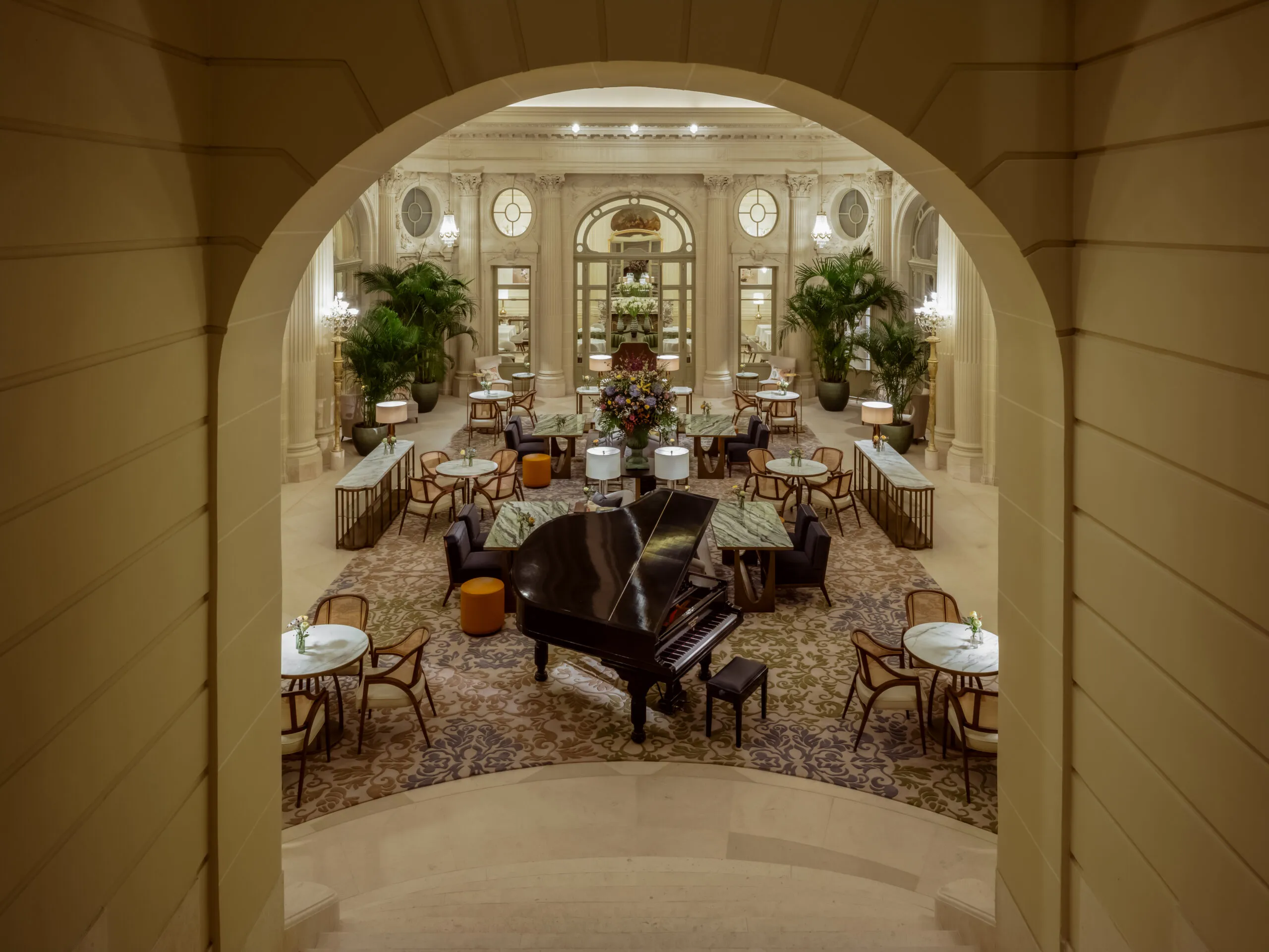 Salle de réception de Prestige Traiteur dressée pour un événement
